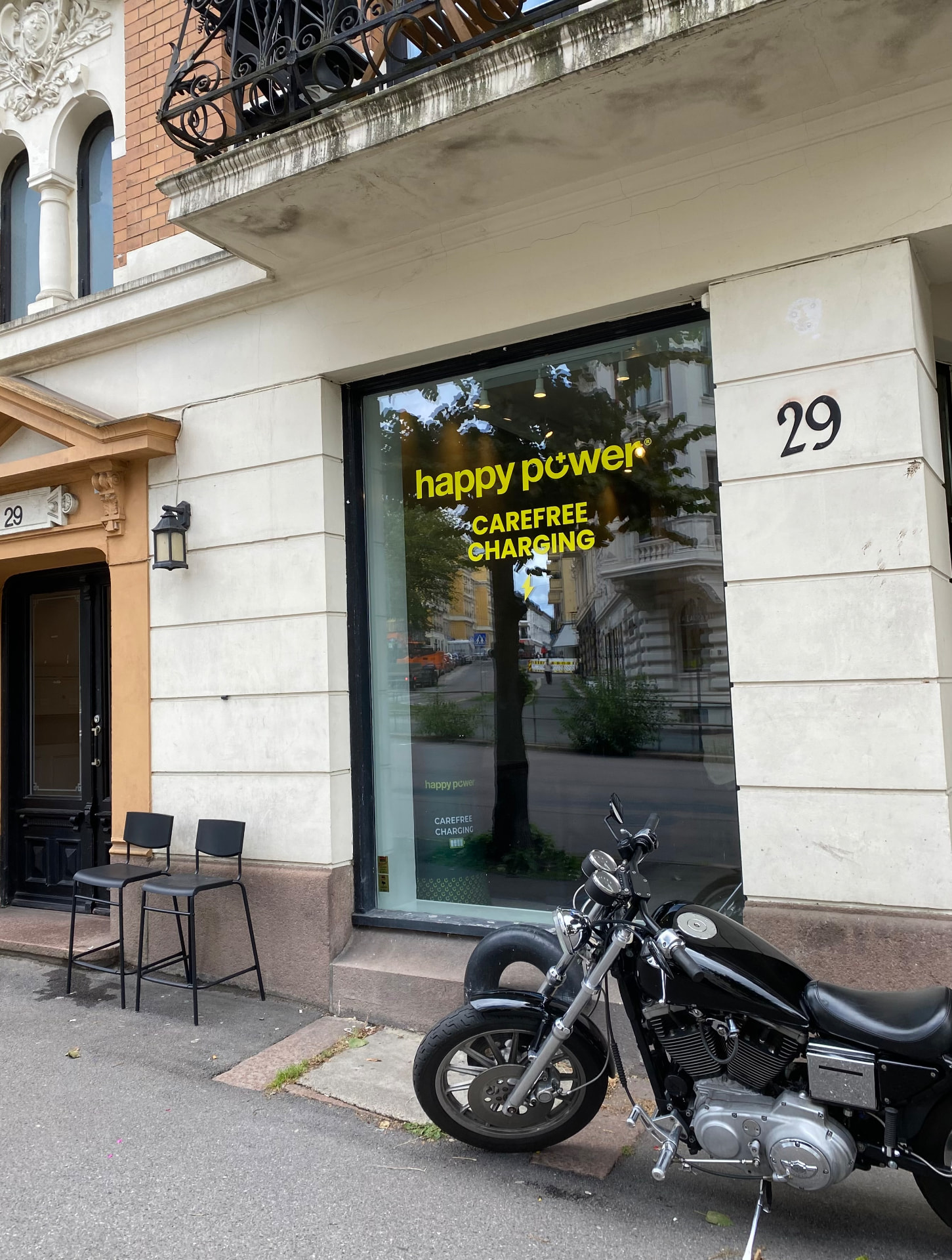 Vindusdekor levert for Happy Power